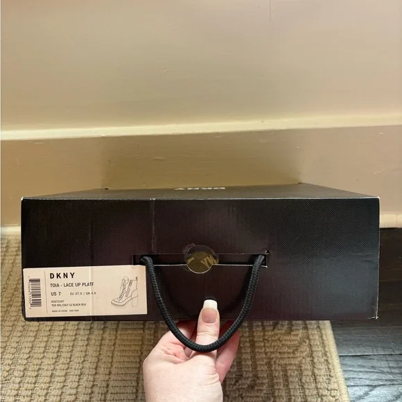 DKNY Women’s Toia Lace Up Zipper Combat Boots Black Size 7 New In Box - Picture 7 of 10